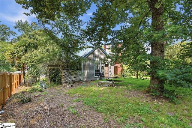 419 Academy Street, Laurens, SC 29360