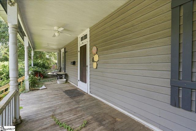 419 Academy Street, Laurens, SC 29360
