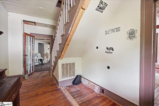 419 Academy Street, Laurens, SC 29360
