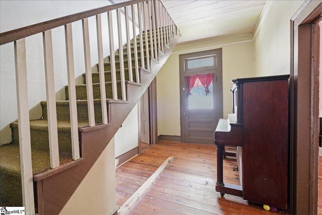 419 Academy Street, Laurens, SC 29360