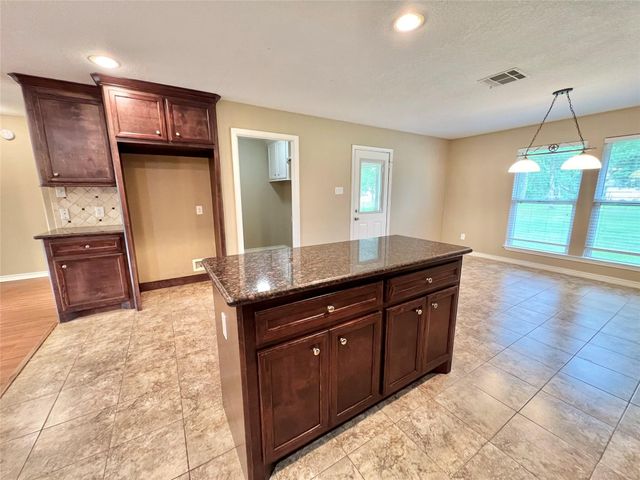 7017 Caldwell Road, Hitchcock, TX 77563