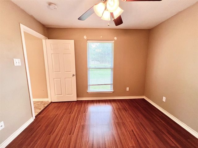 7017 Caldwell Road, Hitchcock, TX 77563