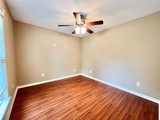 7017 Caldwell Road, Hitchcock, TX 77563