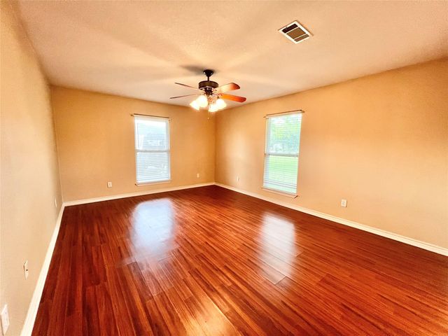 7017 Caldwell Road, Hitchcock, TX 77563