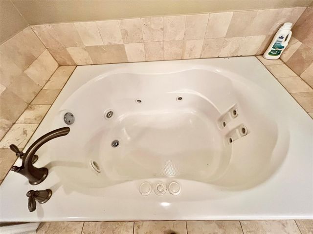 7017 Caldwell Road, Hitchcock, TX 77563