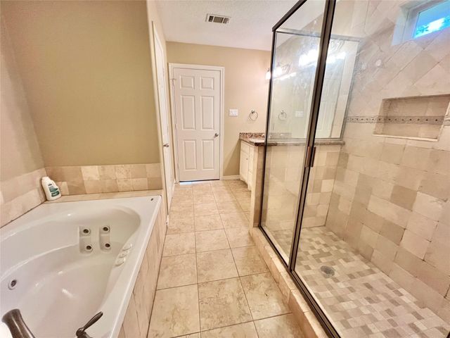 7017 Caldwell Road, Hitchcock, TX 77563