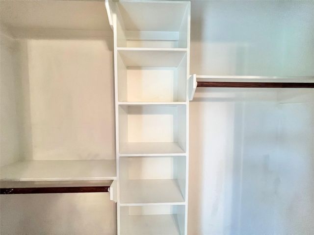 7017 Caldwell Road, Hitchcock, TX 77563