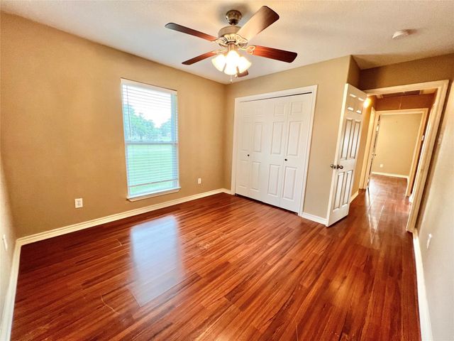 7017 Caldwell Road, Hitchcock, TX 77563