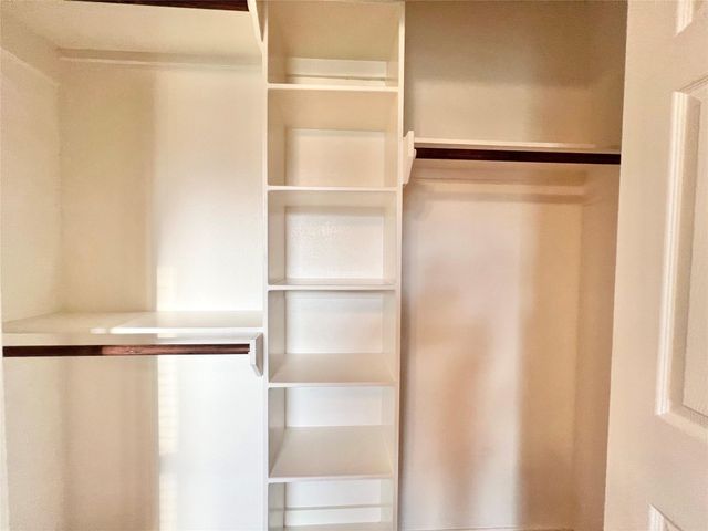 7017 Caldwell Road, Hitchcock, TX 77563