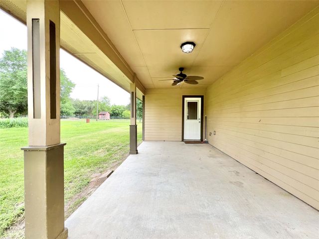 7017 Caldwell Road, Hitchcock, TX 77563