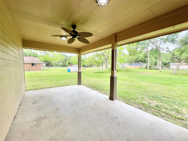 7017 Caldwell Road, Hitchcock, TX 77563