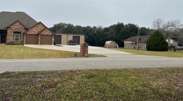 7017 Caldwell Road, Hitchcock, TX 77563