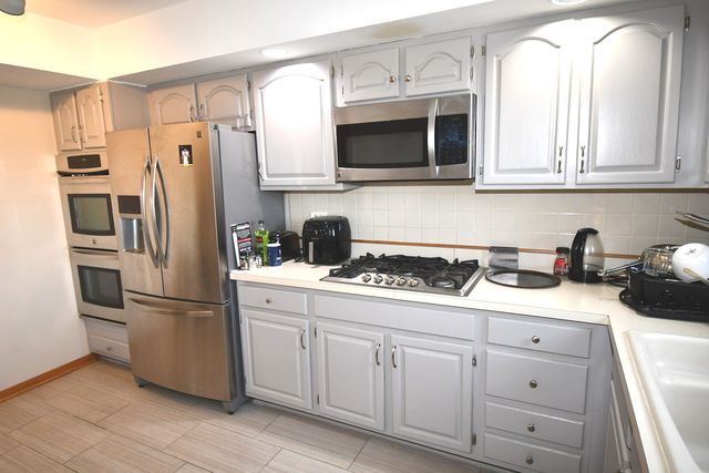 1S045 Spring Road H2, Oakbrook Terrace, IL 60181