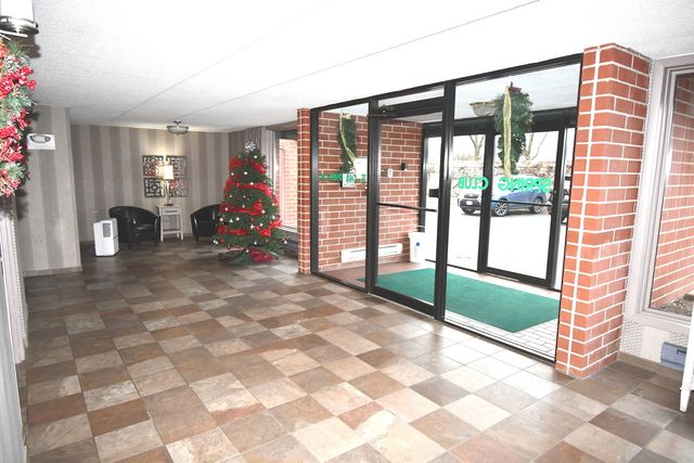 1S045 Spring Road H2, Oakbrook Terrace, IL 60181