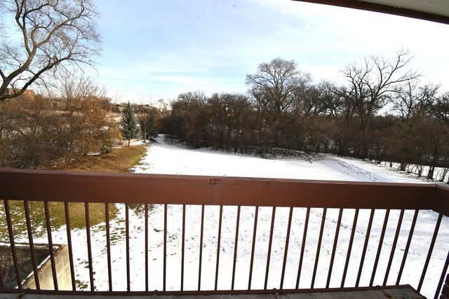 1S045 Spring Road H2, Oakbrook Terrace, IL 60181