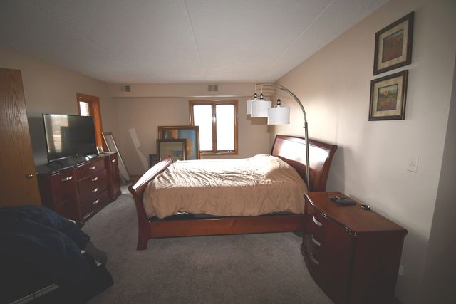 1S045 Spring Road H2, Oakbrook Terrace, IL 60181