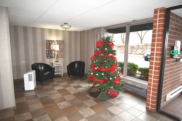 1S045 Spring Road H2, Oakbrook Terrace, IL 60181