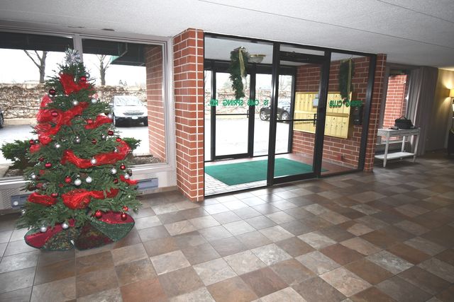 1S045 Spring Road H2, Oakbrook Terrace, IL 60181