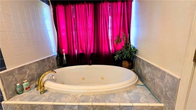 884 East Robindale Road, Las Vegas, NV 89123