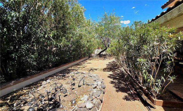 884 East Robindale Road, Las Vegas, NV 89123