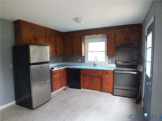 25610 Walkers Landing Ct, North Dinwiddie, VA 23803