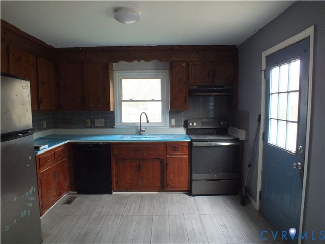 25610 Walkers Landing Ct, North Dinwiddie, VA 23803