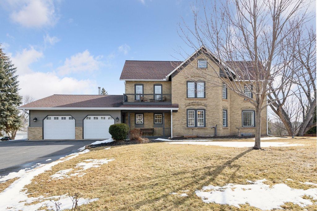 8565 Alisa Court, Chanhassen, MN 55317