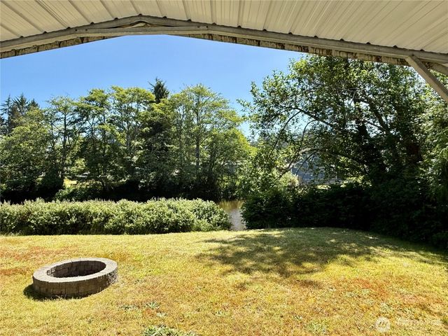 1560 S Broadway S, Westport, WA 98595