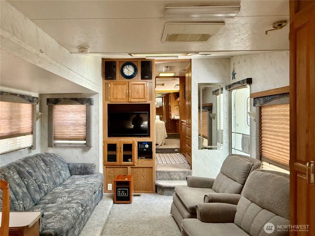 1560 S Broadway S, Westport, WA 98595