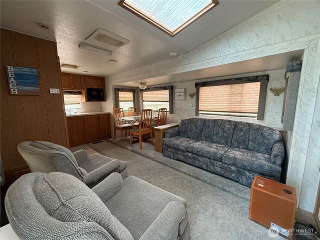 1560 S Broadway S, Westport, WA 98595