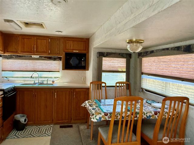 1560 S Broadway S, Westport, WA 98595