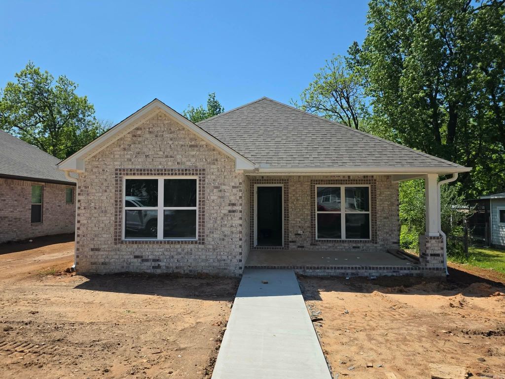 812 N 3RD Street, Paragould, AR 72450