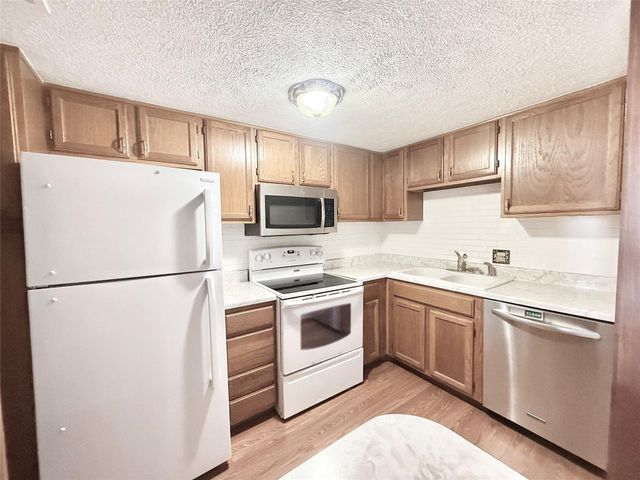 2016 Main Street 1904, Houston, TX 77002