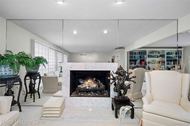 2250 Bloomfield Woods Court, West Bloomfield Charter Township, MI 48323
