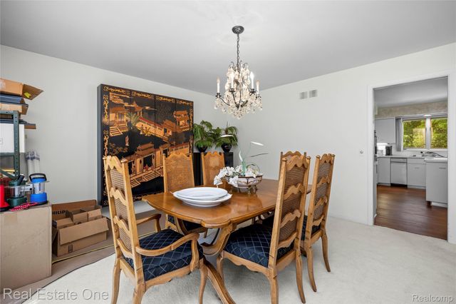 2250 Bloomfield Woods Court, West Bloomfield Charter Township, MI 48323