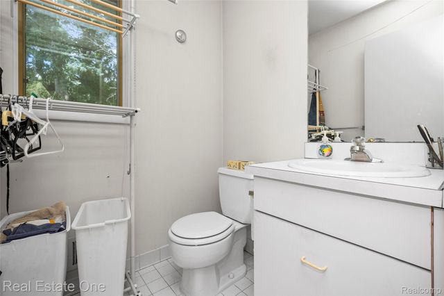2250 Bloomfield Woods Court, West Bloomfield Charter Township, MI 48323