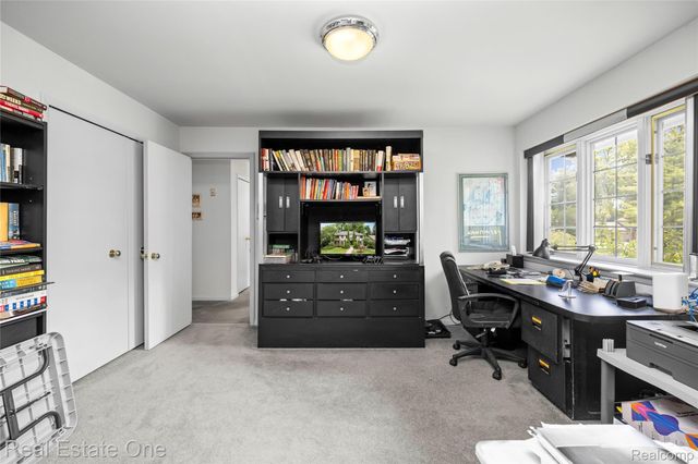 2250 Bloomfield Woods Court, West Bloomfield Charter Township, MI 48323
