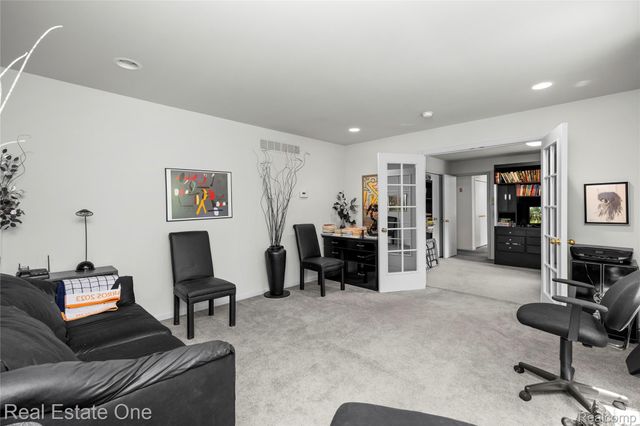2250 Bloomfield Woods Court, West Bloomfield Charter Township, MI 48323