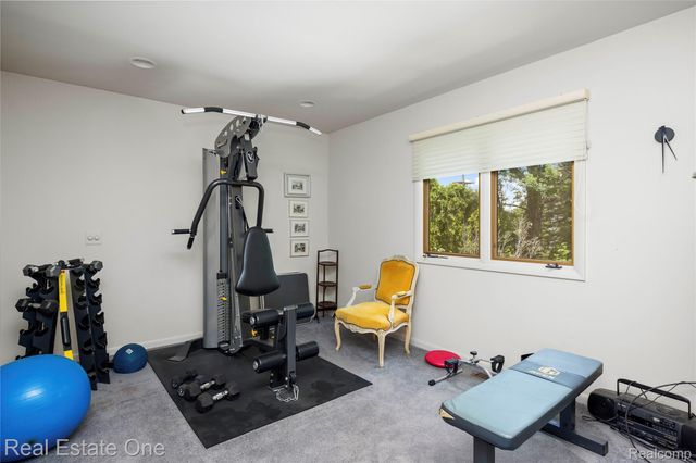2250 Bloomfield Woods Court, West Bloomfield Charter Township, MI 48323
