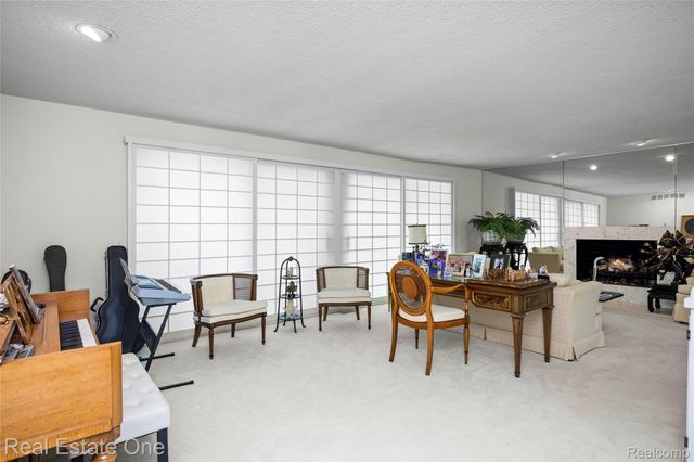 2250 Bloomfield Woods Court, West Bloomfield Charter Township, MI 48323