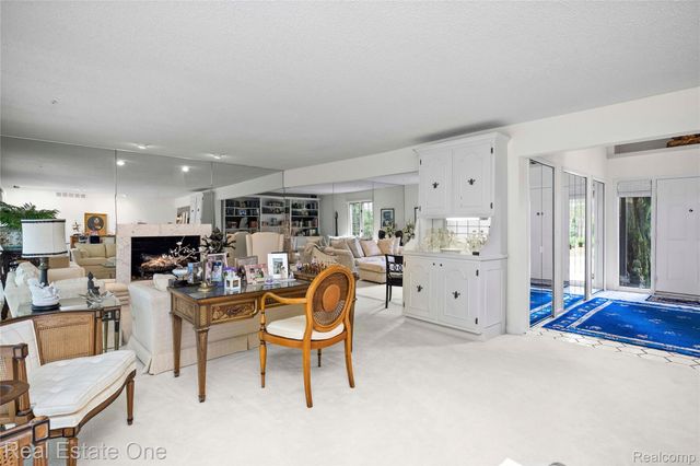2250 Bloomfield Woods Court, West Bloomfield Charter Township, MI 48323