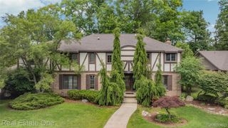 2250 Bloomfield Woods Court, West Bloomfield Charter Township, MI 48323