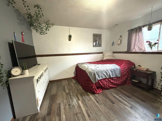 606 W Lois Ln Lane, Harrisburg, SD 57032