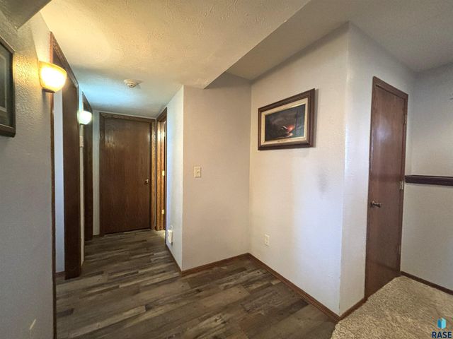 606 W Lois Ln Lane, Harrisburg, SD 57032