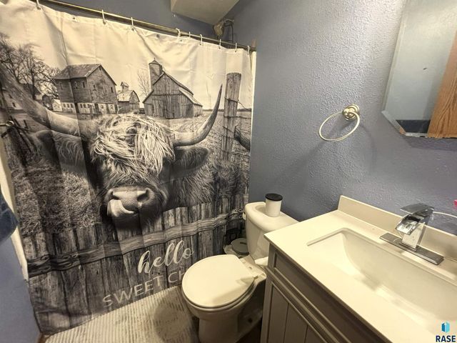 606 W Lois Ln Lane, Harrisburg, SD 57032