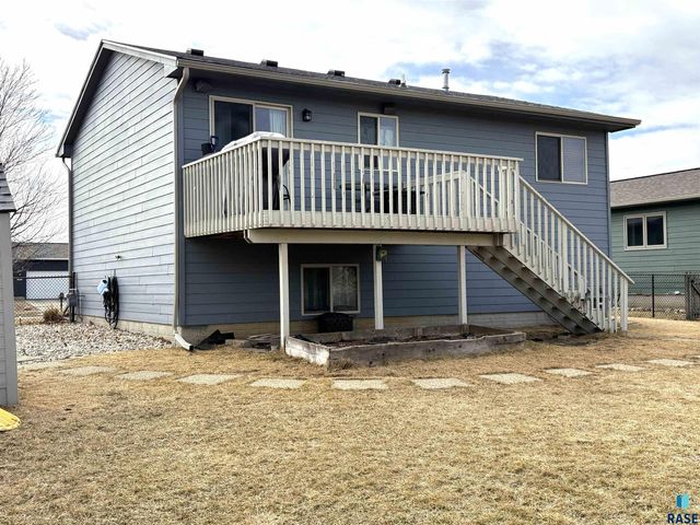 606 W Lois Ln Lane, Harrisburg, SD 57032