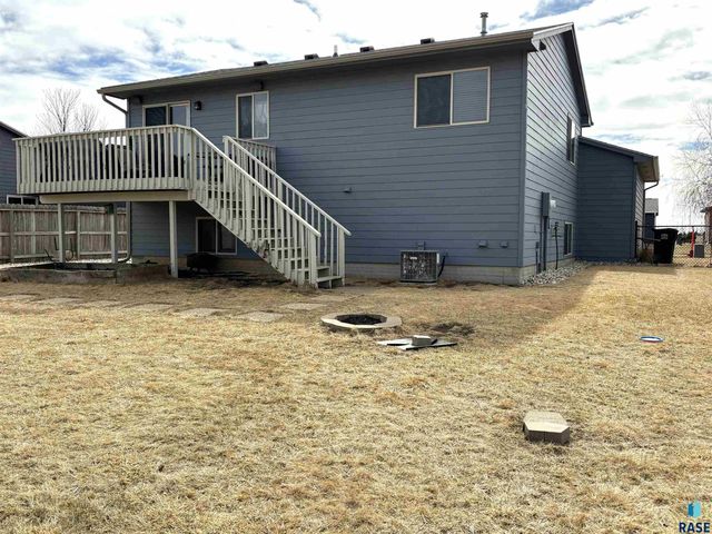 606 W Lois Ln Lane, Harrisburg, SD 57032