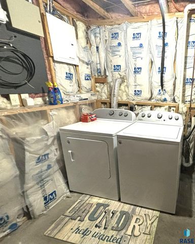 606 W Lois Ln Lane, Harrisburg, SD 57032