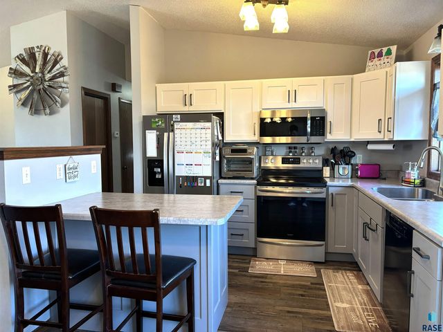 606 W Lois Ln Lane, Harrisburg, SD 57032