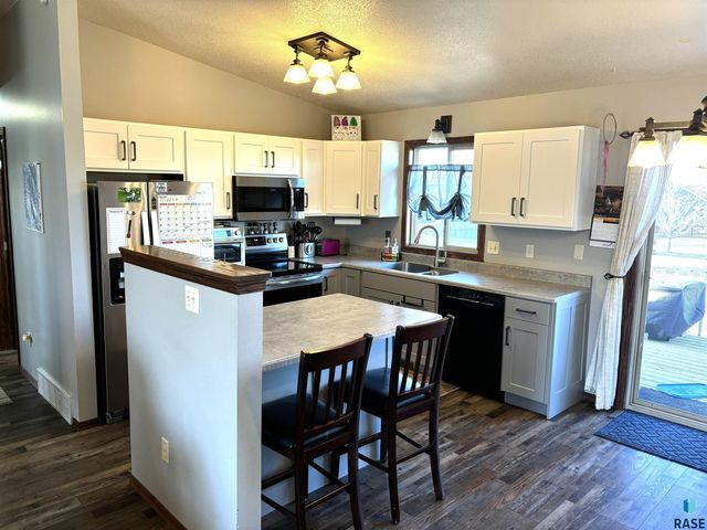 606 W Lois Ln Lane, Harrisburg, SD 57032